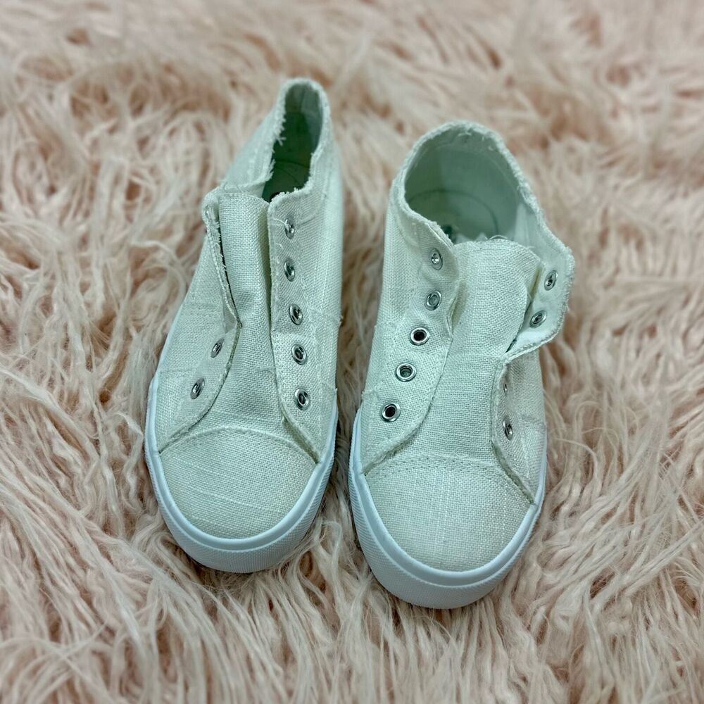 Women’s Size 6 Slip On Sneakers
